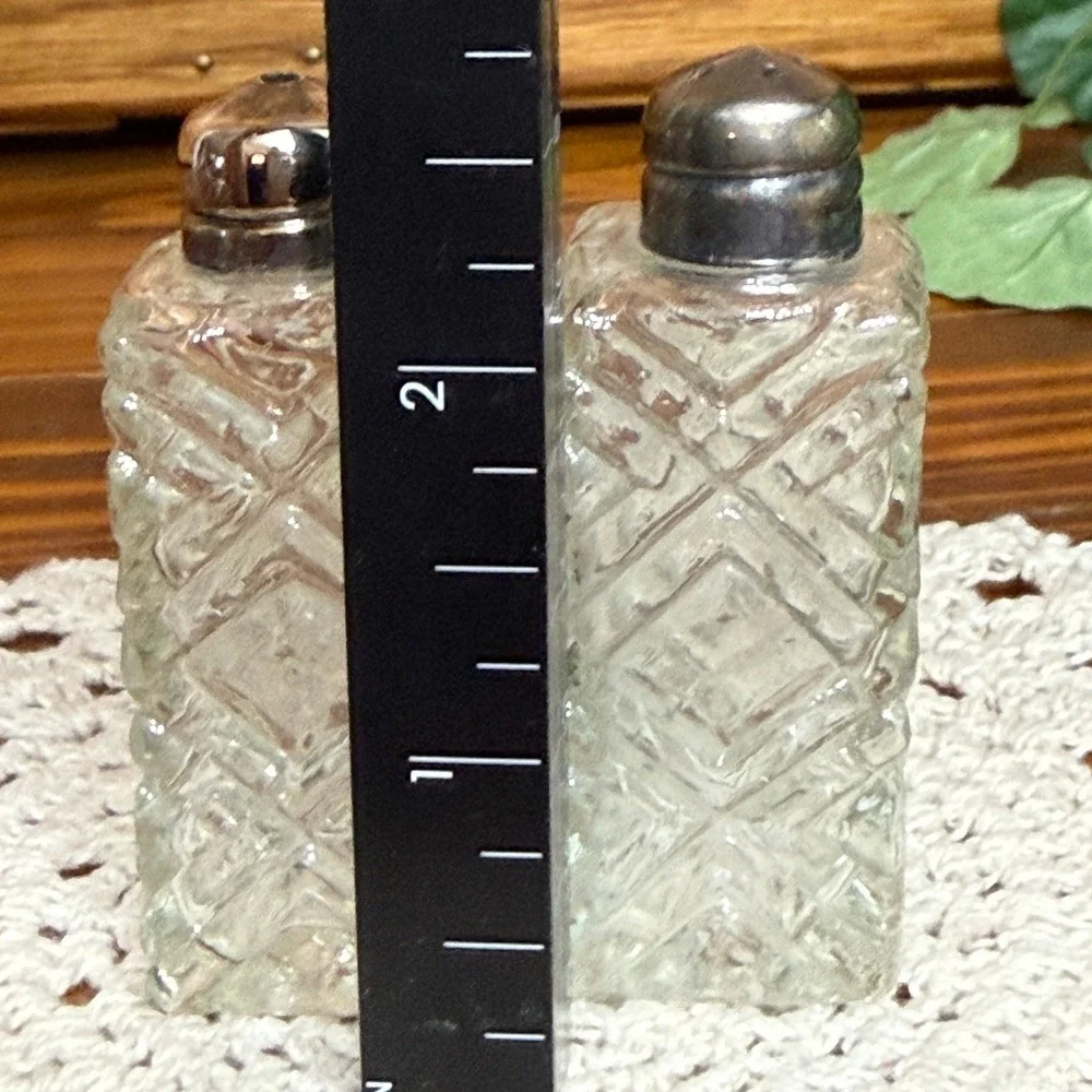 Vintage Quilted Glass Salt Pepper Shakers Clear Good